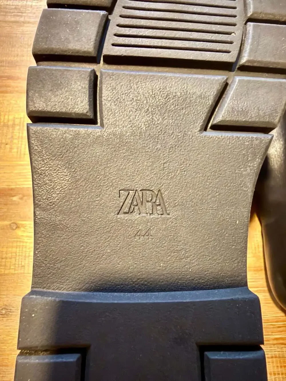 Zara Black Leather Chelsea Lug Sole Boots Size 44